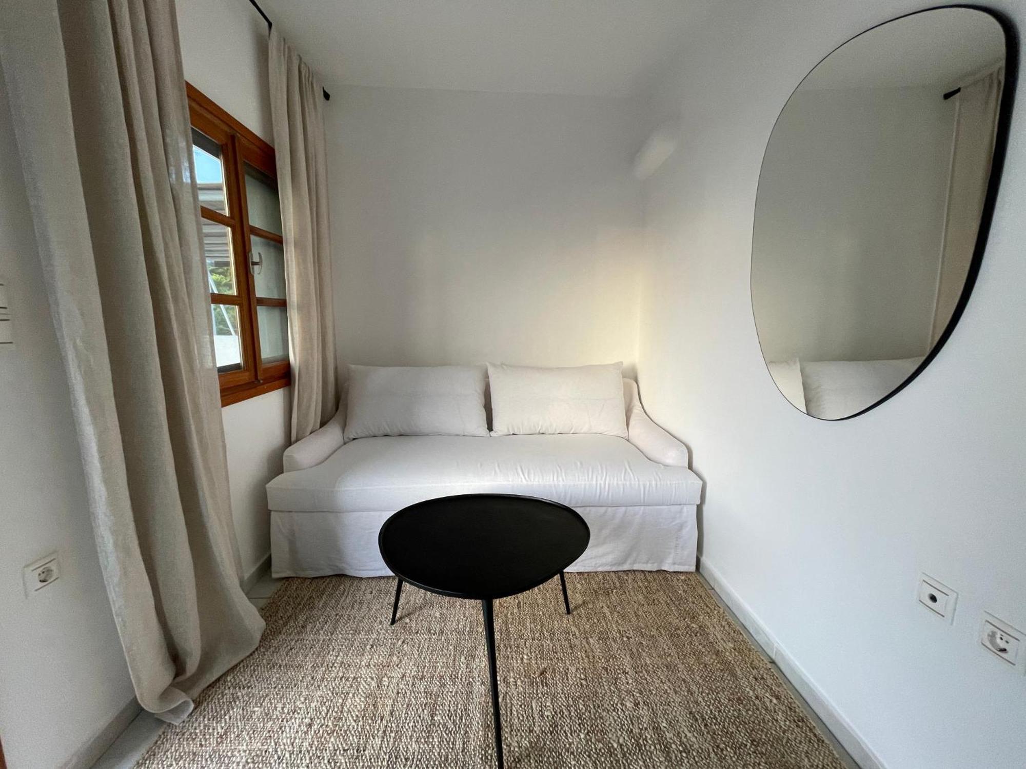 Eight Dimensions Capari Suites Elafonisos الغرفة الصورة