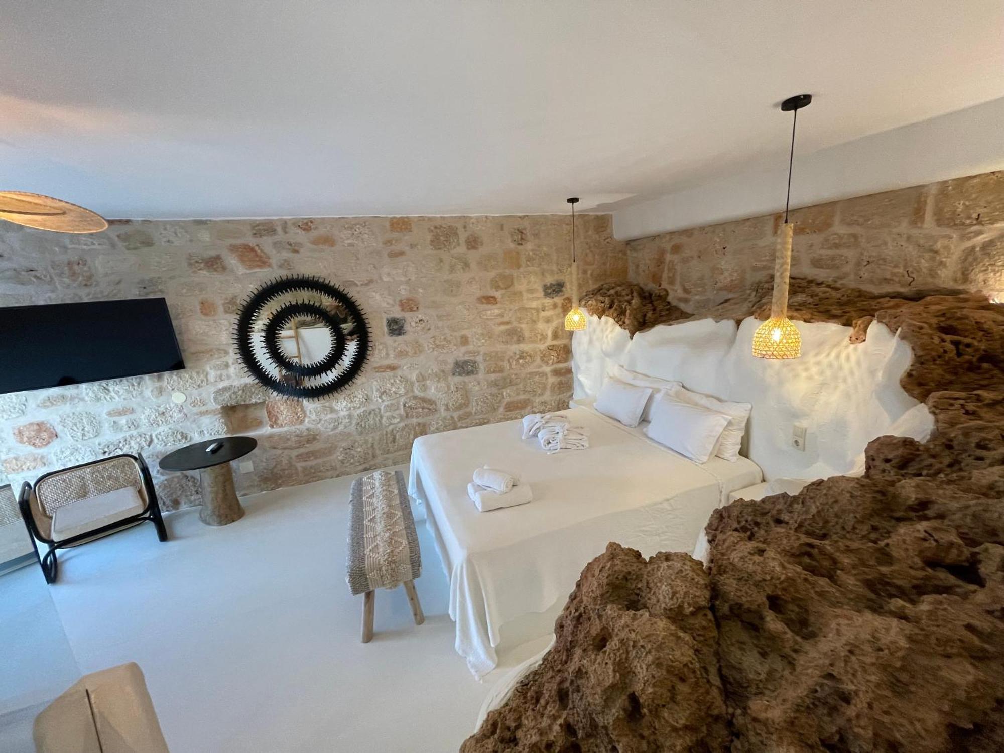 Eight Dimensions Capari Suites Elafonisos الغرفة الصورة